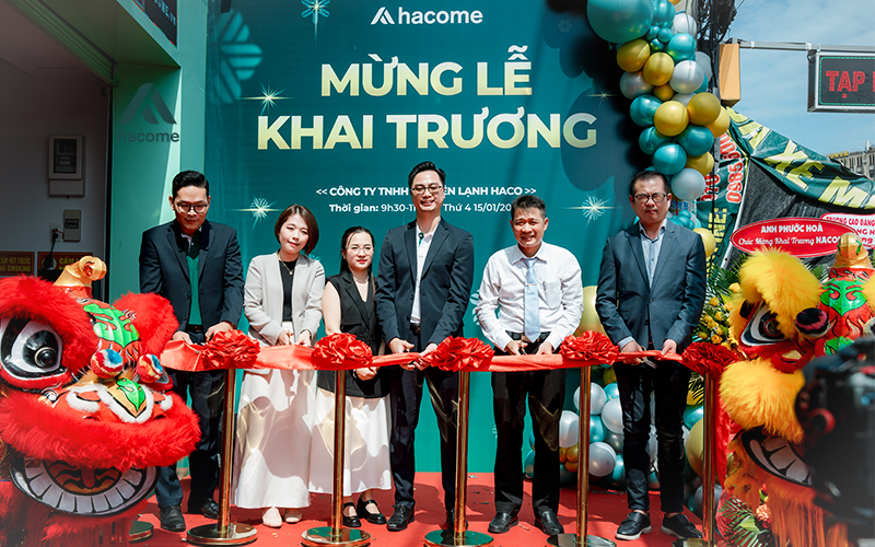 Ban lãnh đạo công ty HACOME và các khách mời danh dự đã cùng nhau tiến hành nghi thức cắt băng khánh thành